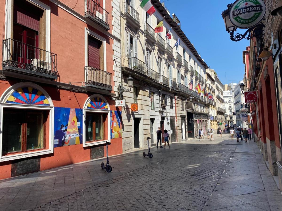Apartamento Atico En Puerta Del Sol Madrid Luaran gambar
