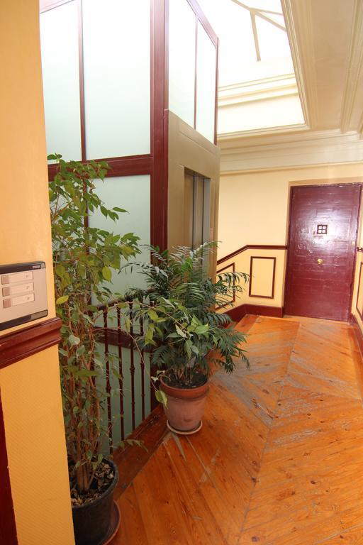 Apartamento Atico En Puerta Del Sol Madrid Luaran gambar