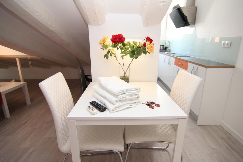 Apartamento Atico En Puerta Del Sol Madrid Luaran gambar