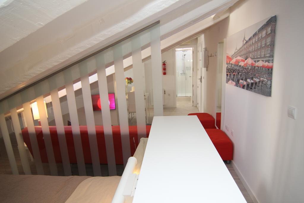 Apartamento Atico En Puerta Del Sol Madrid Luaran gambar