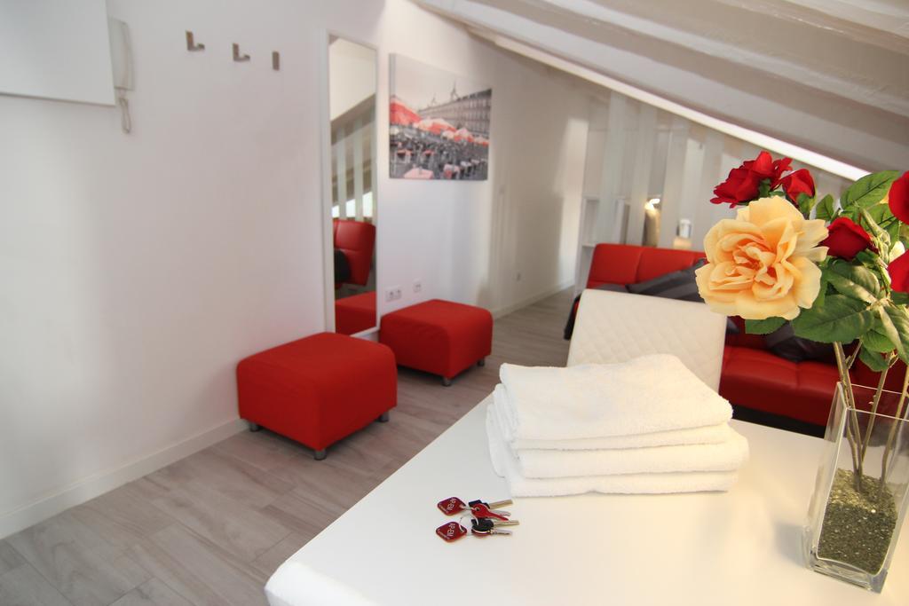 Apartamento Atico En Puerta Del Sol Madrid Luaran gambar