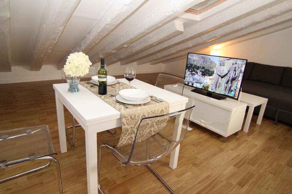Apartamento Atico En Puerta Del Sol Madrid Luaran gambar