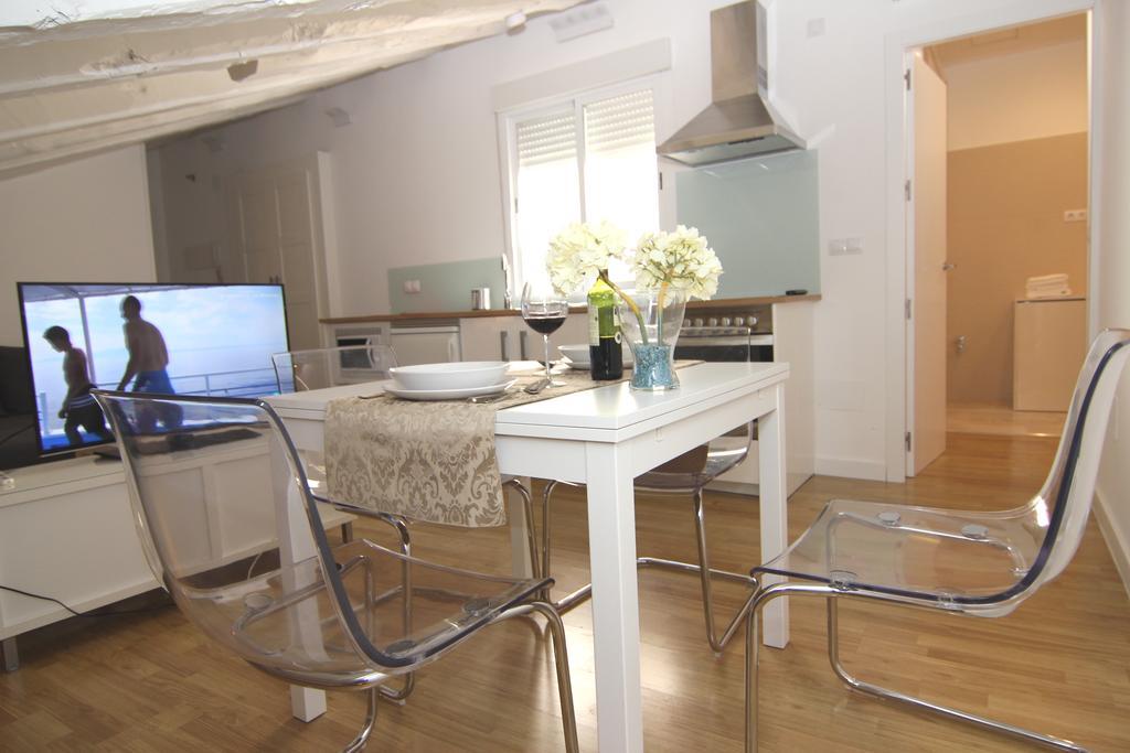 Apartamento Atico En Puerta Del Sol Madrid Luaran gambar