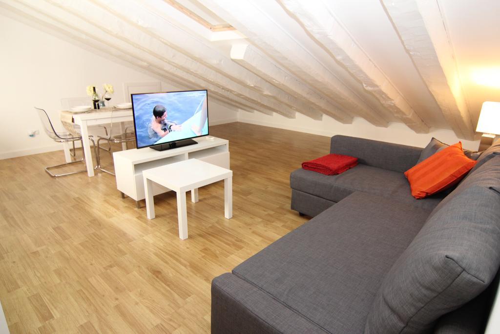 Apartamento Atico En Puerta Del Sol Madrid Luaran gambar