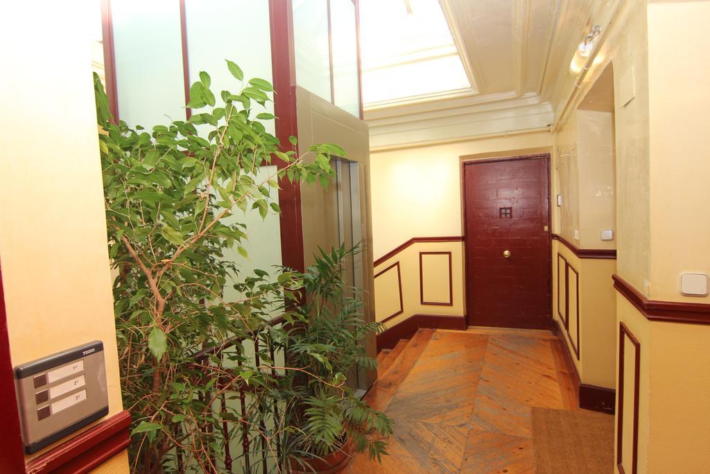 Apartamento Atico En Puerta Del Sol Madrid Luaran gambar