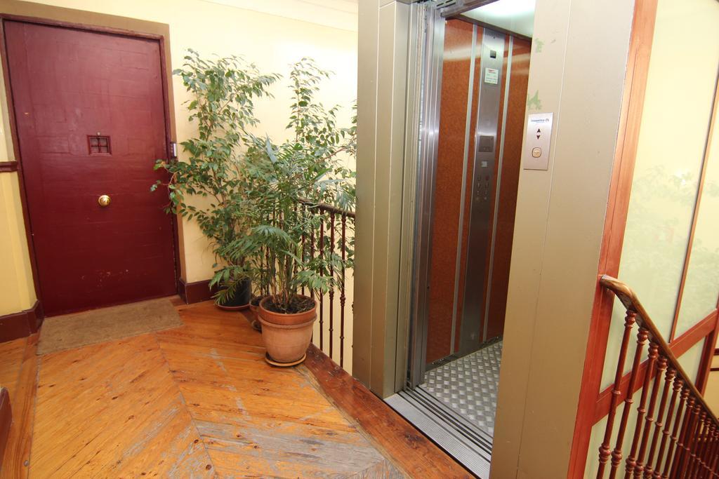 Apartamento Atico En Puerta Del Sol Madrid Luaran gambar