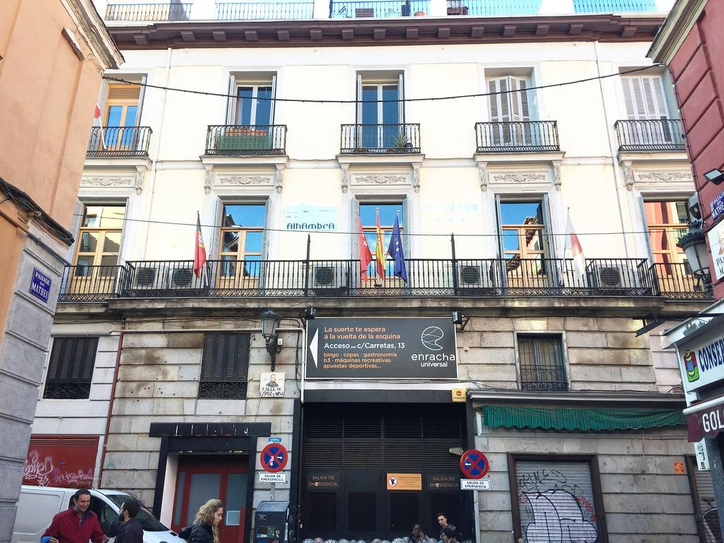 Apartamento Atico En Puerta Del Sol Madrid Luaran gambar
