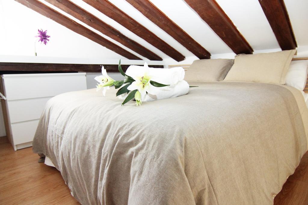 Apartamento Atico En Puerta Del Sol Madrid Luaran gambar