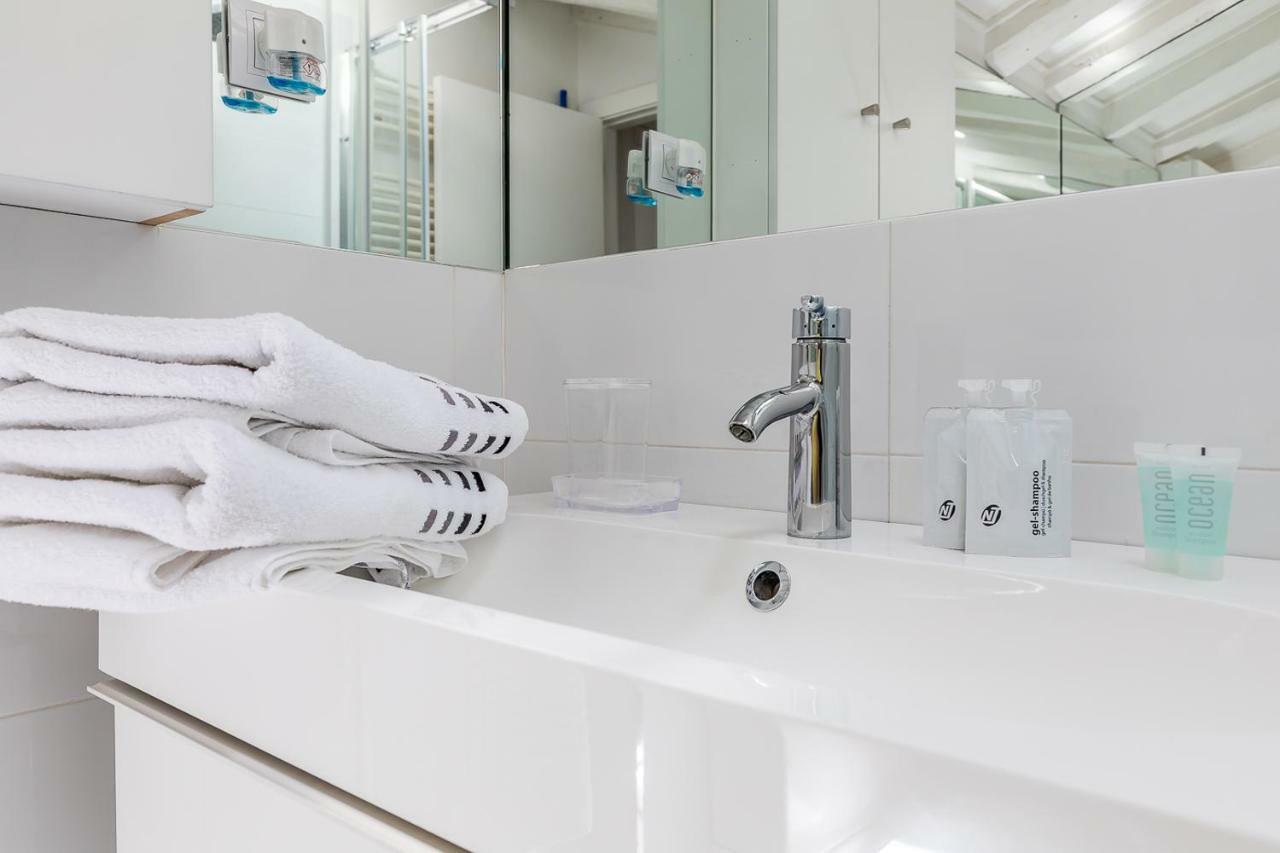 Apartamento Atico En Puerta Del Sol Madrid Luaran gambar