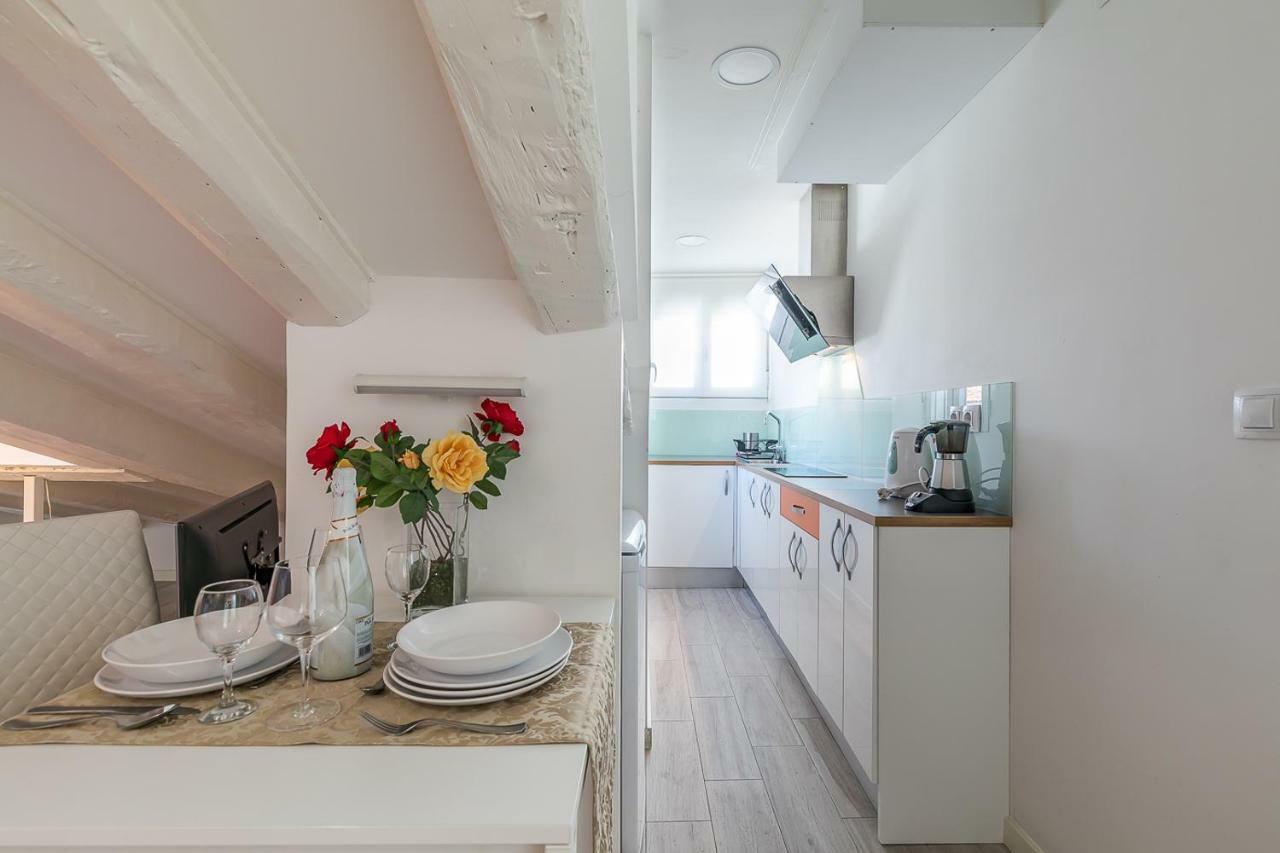 Apartamento Atico En Puerta Del Sol Madrid Luaran gambar